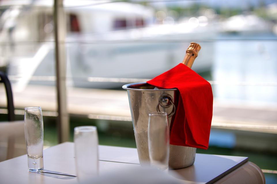 Cocktails, vue mer et cuisine signature : pourquoi Coco Kafé est une adresse parfaite pour vos soirées au Gosier